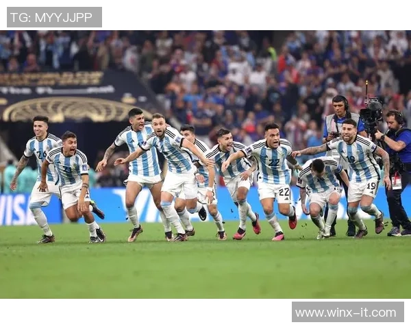 足球球星裸照背后的故事与不为人知的运动员生活真相揭秘